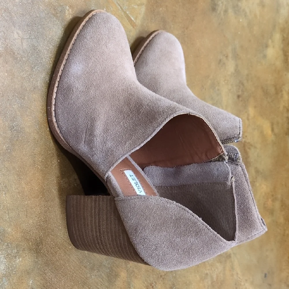 Chelsea & Violet Tan Suede Ankle Booties, Shoeties, Size 7, Wood Stack Heel - Picture 3 of 5